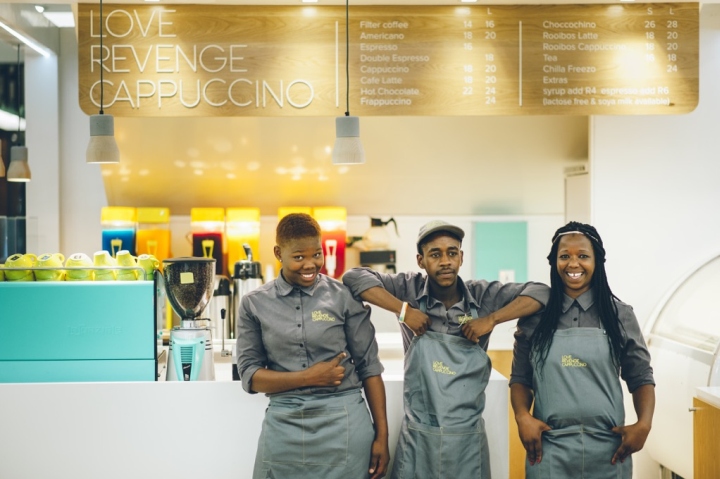 Сотрудники кофейни Love Revenge Cappuccino в Кейптауне