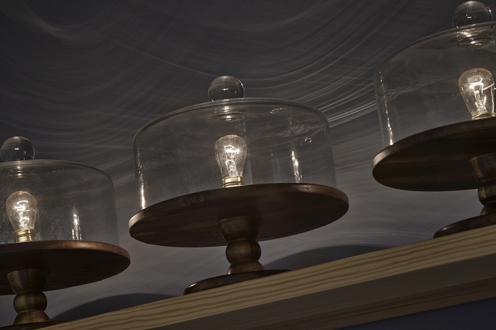 Оригинальные светильники в кондитерском магазине RareSweets