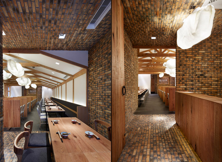 Коллаж. Впечатляющий ресторан 721 Tonkatsu в Шанхае от Golucci International Design