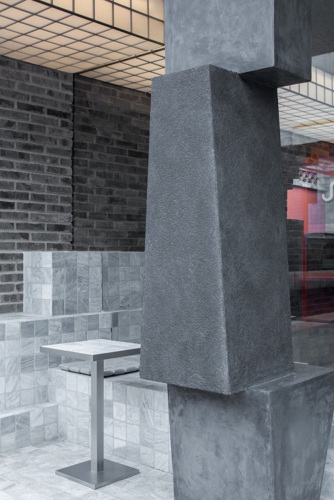 Архитектурная колонна и плиточная мебель JM Café