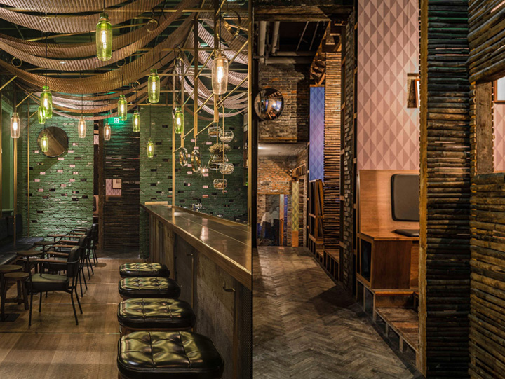 Креативная конструкция на потолке и деревянные стены в китайском баре