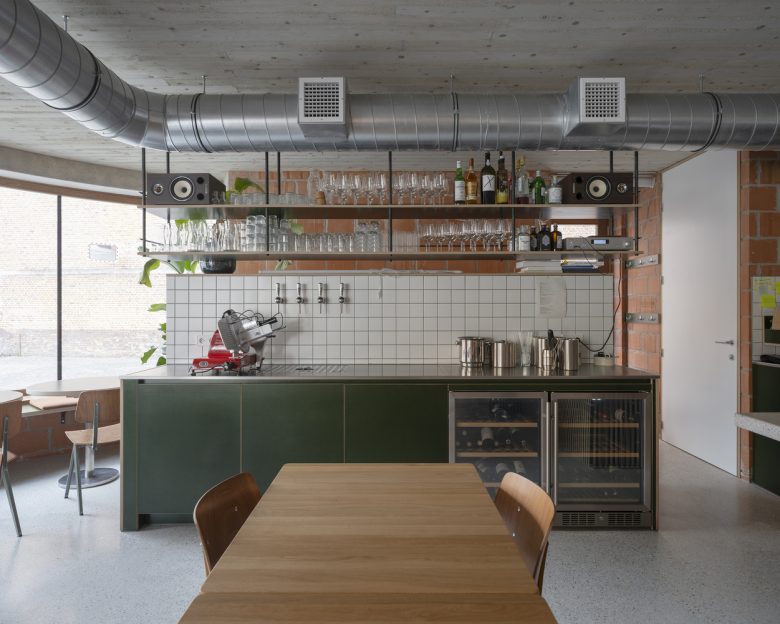 Барная стойка с открытыми полками и вентиляцией Peper Multifunctional Building