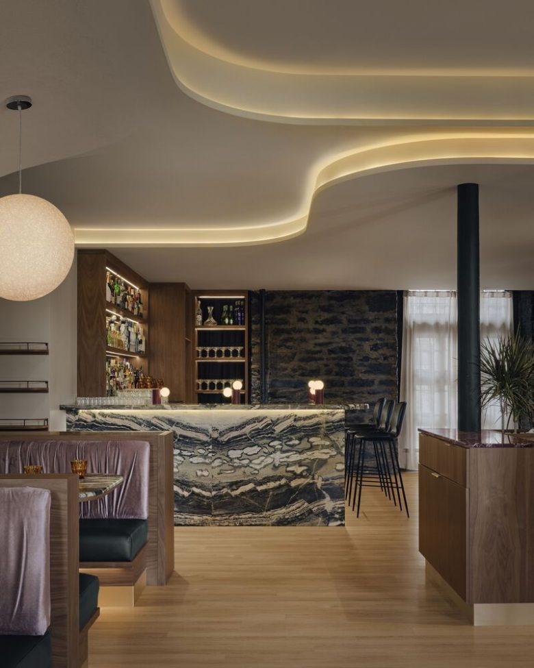 Барная стойка с подсветкой и посадочными местами Hayat Restaurant