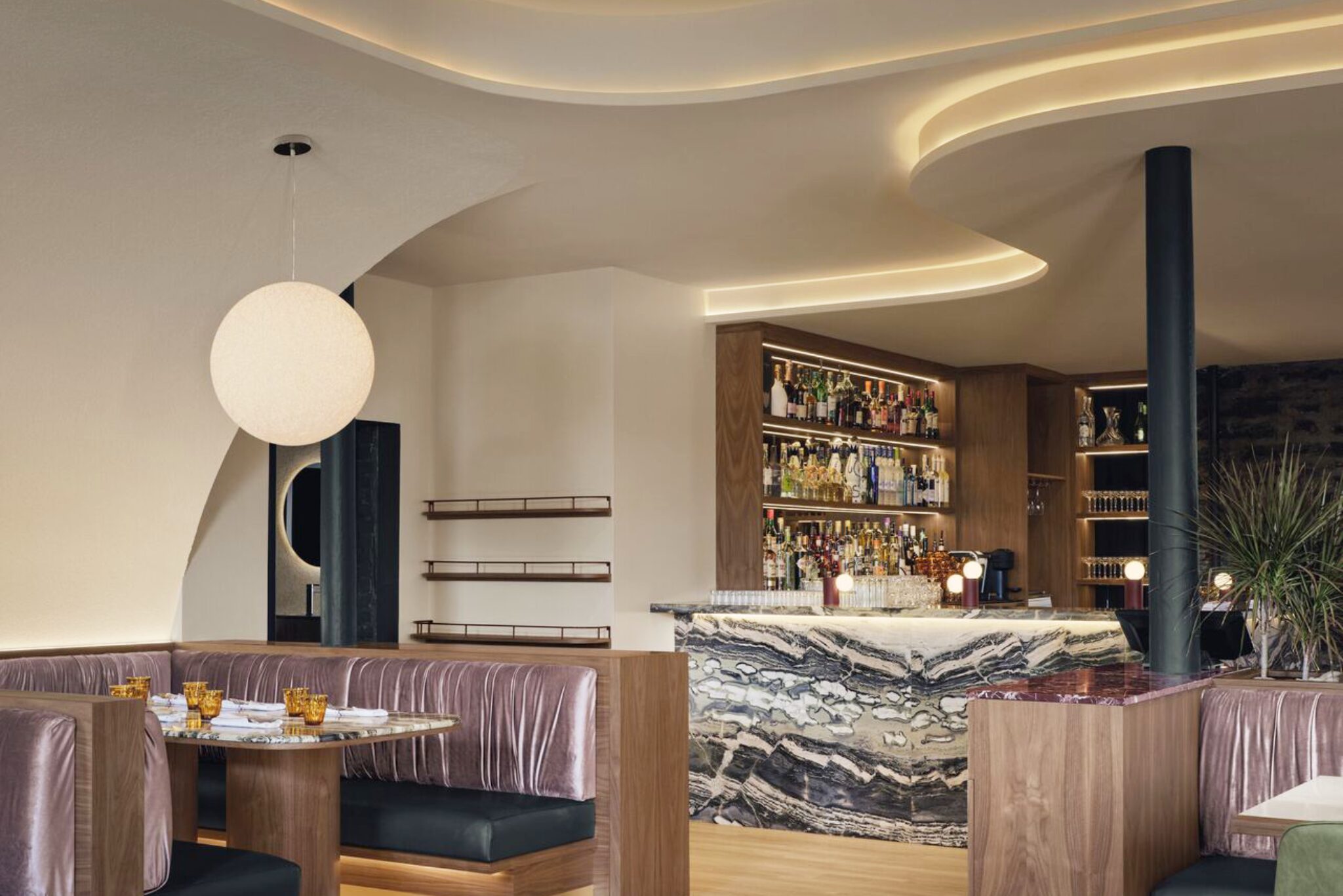 Барная зона ресторана общий вид Hayat Restaurant