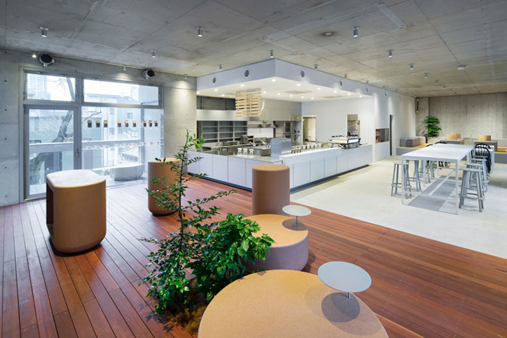 Дизайн интерьера кафе Blue Bottle от Schemata Architects в Японии