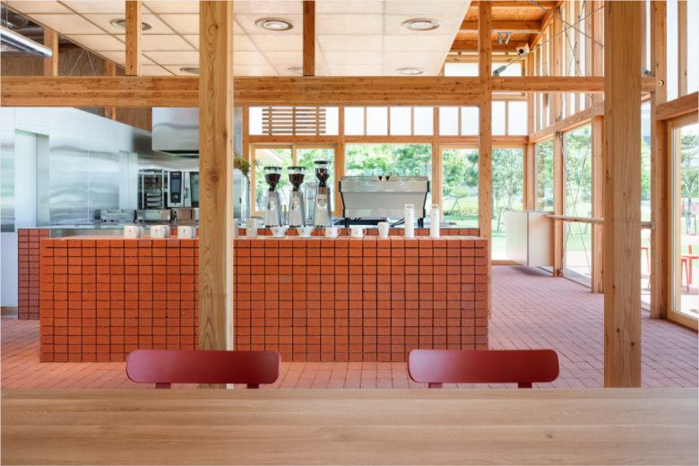 Кофе в синей бутылке от Schemata Architects