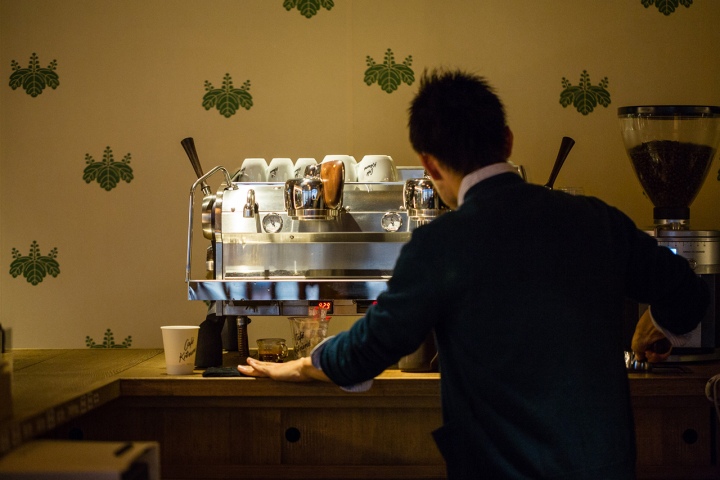 Очаровательный дизайн интерьера кафе Kitsune в Японии