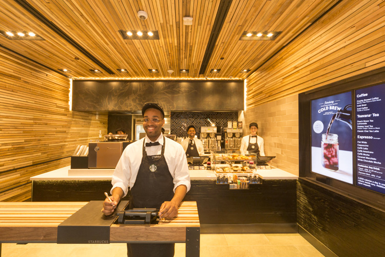 Прекрасный интерьер кафе Starbucks Express Format в Нью-Йорке