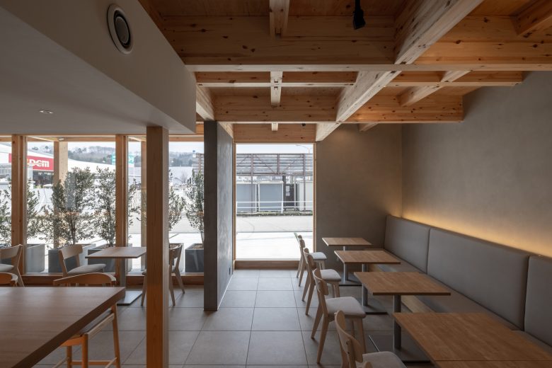 Кафе от toit-design + Kazuto Nishi Architects