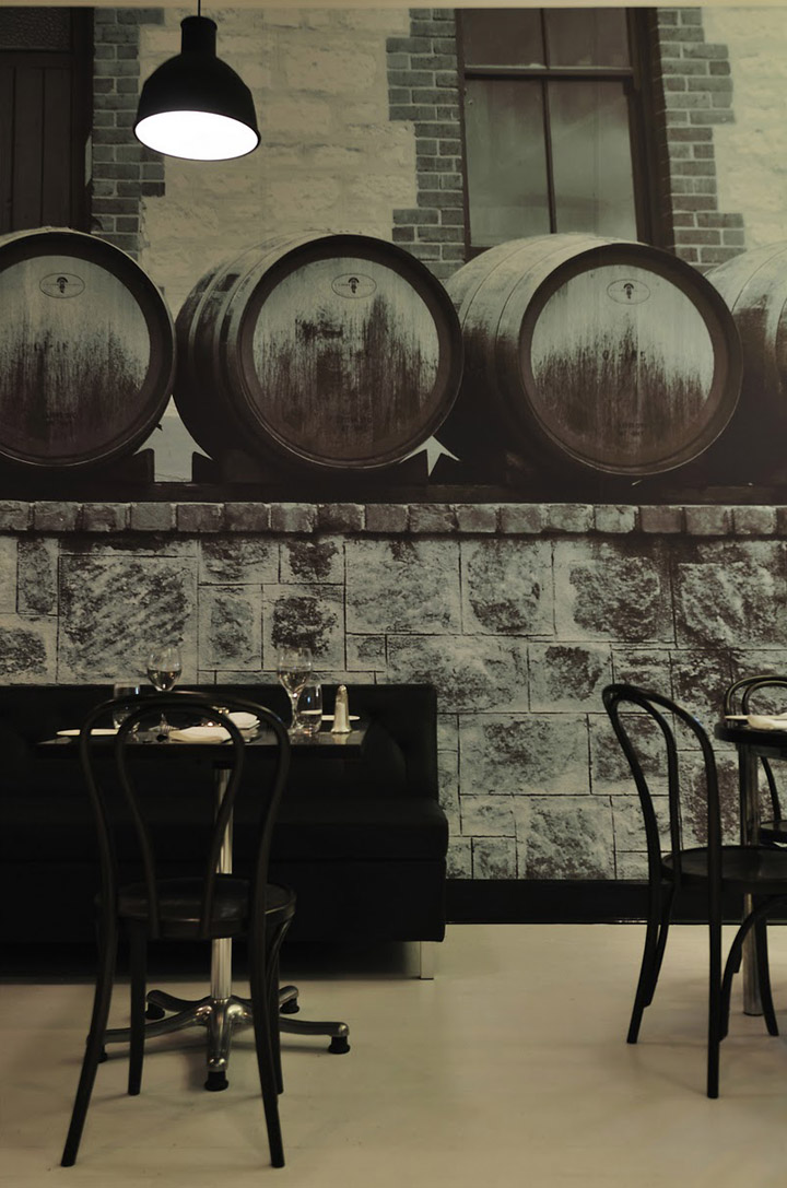 Постер на стене в заведении 1862 Wine Bar & Grill в Австралии