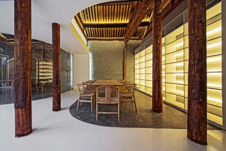 Деревянные колоны чайного домика от Arch Studio в Пекине
