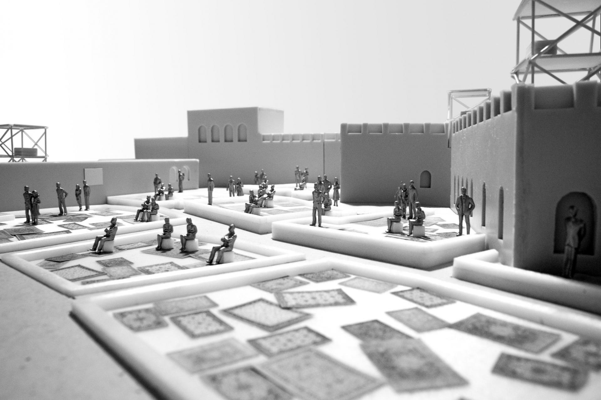 Посетители на 3D схеме открытого кинотеатра в Шардже