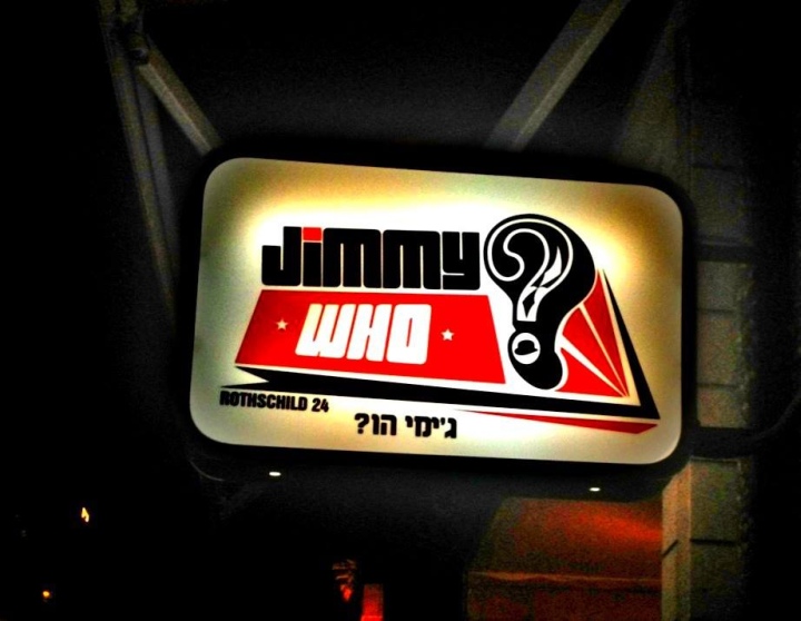 Вывеска бара и клуба Jimmy Who в Израиле