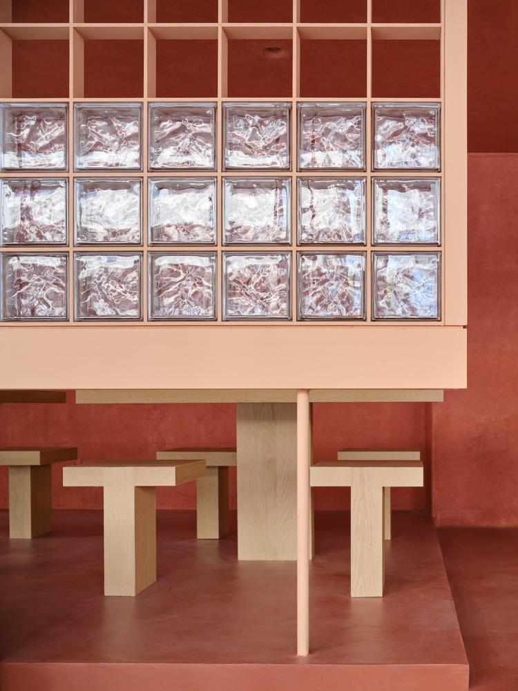 Деталь перегородки из стеклоблоков Sijul Restaurant