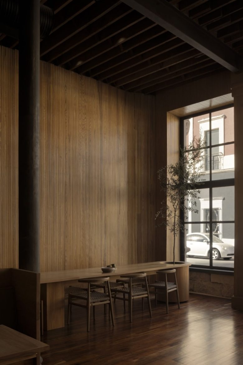 Столик у окна Espacio Cafetero