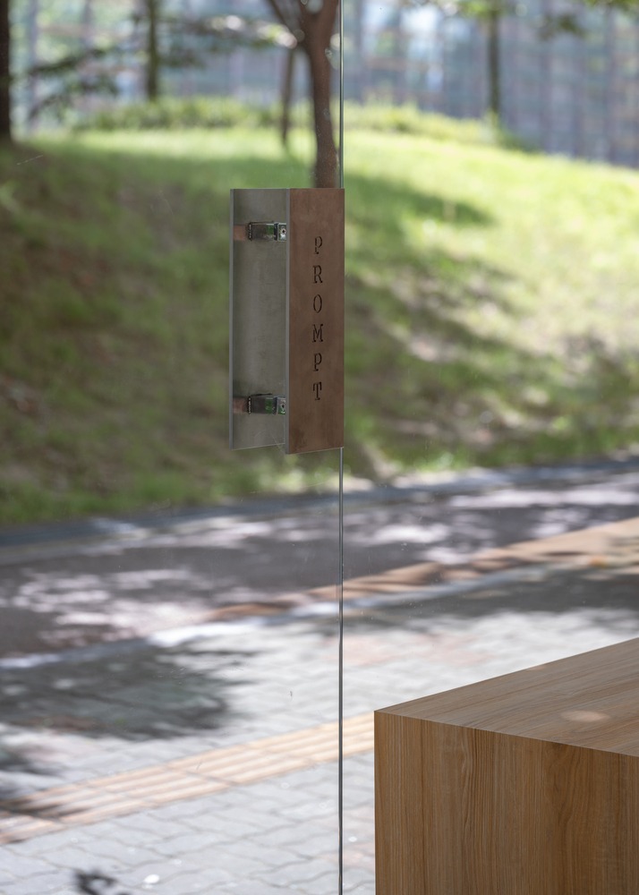 Дверная ручка с логотипом Prompt Prompt Café