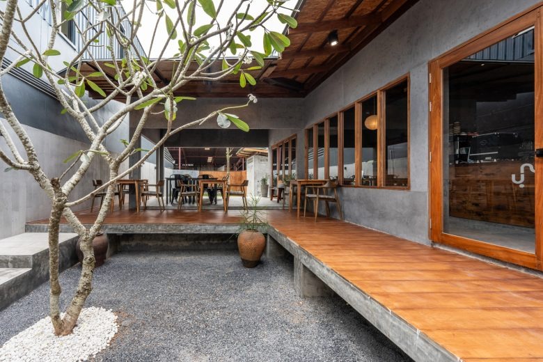 Двор с террасой Bun Pastry & Beverages