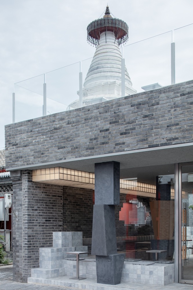 Экстерьер кафе с видом на пагоду JM Café