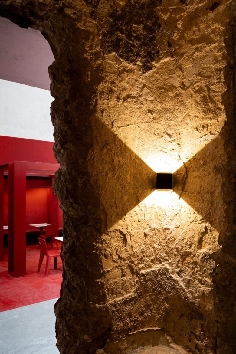 Фактурная стена с подсветкой Vibra Caffé + Concept Store