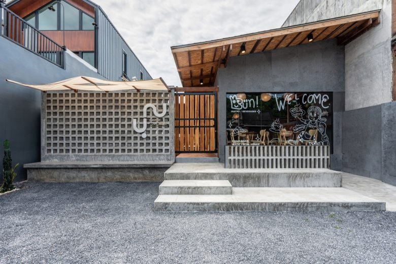 Фасад с входом Bun Pastry & Beverages