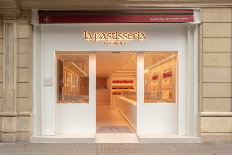 Фасад входа в кондитерскую La Pastisseria Barcelona