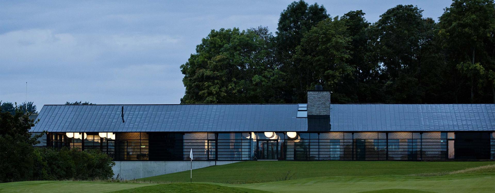 Внешний вид здания гольф-клуба