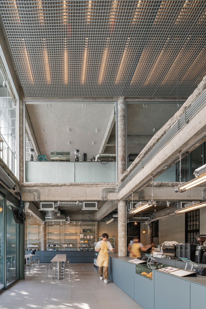 Холл у входа в кафе Factory Coffee HQ