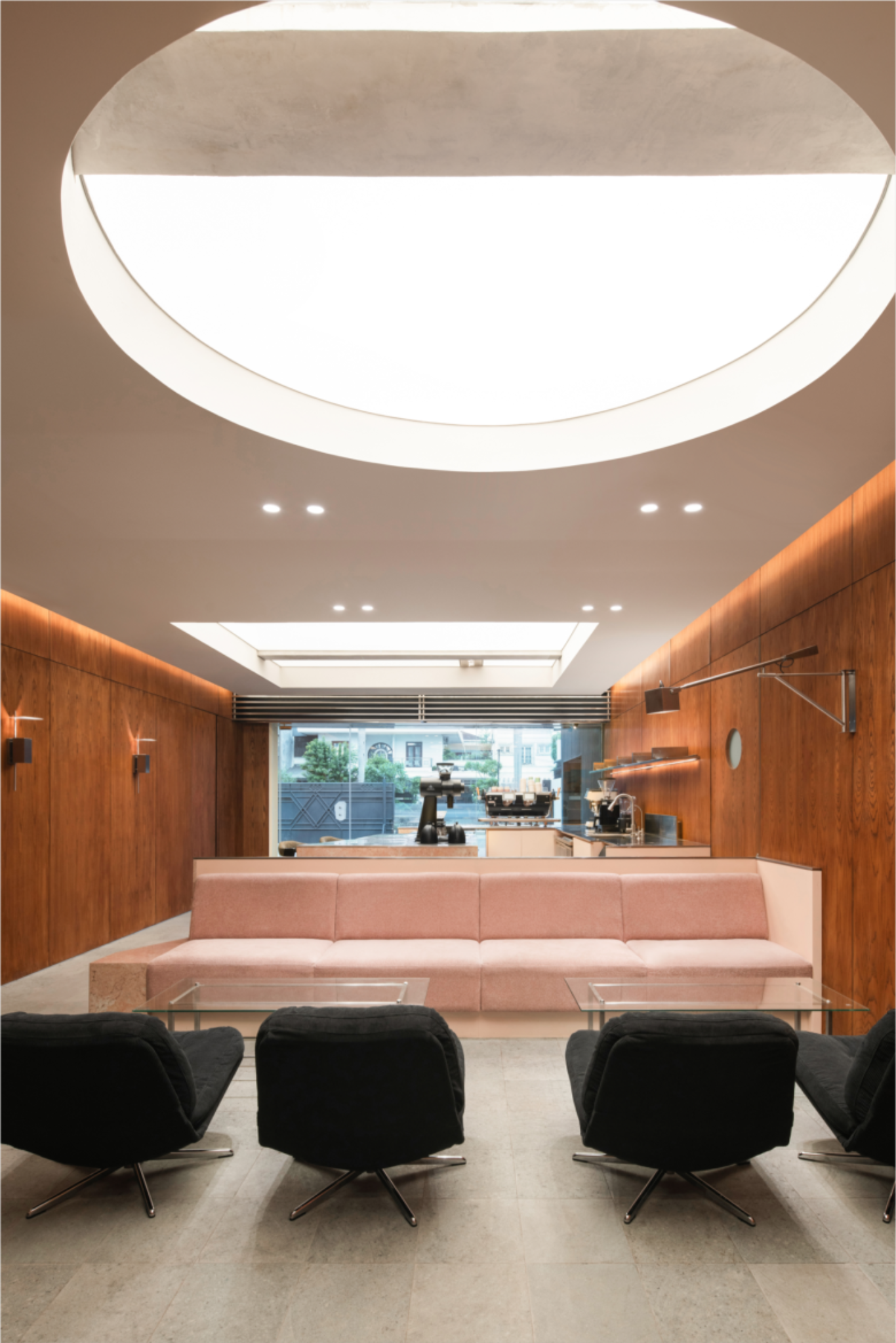 Интерьер кафе с круглым потолочным светом TWO THIRDS café