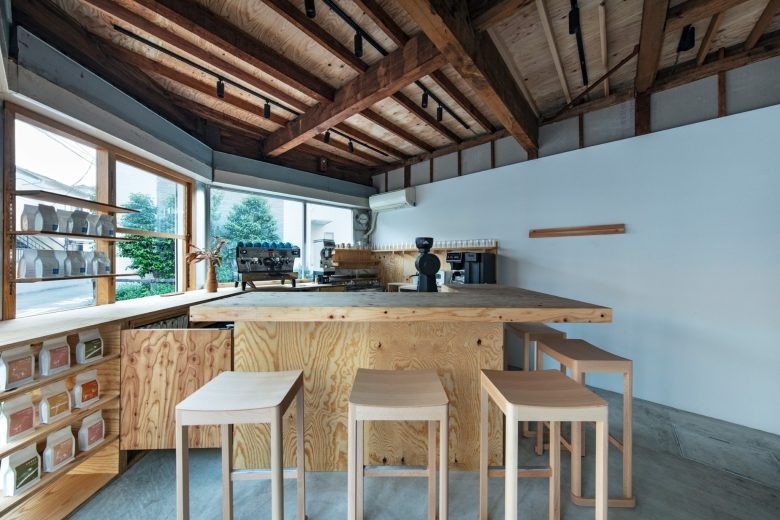 Интерьер кофейни с барной стойкой LIGHT UP COFFEE