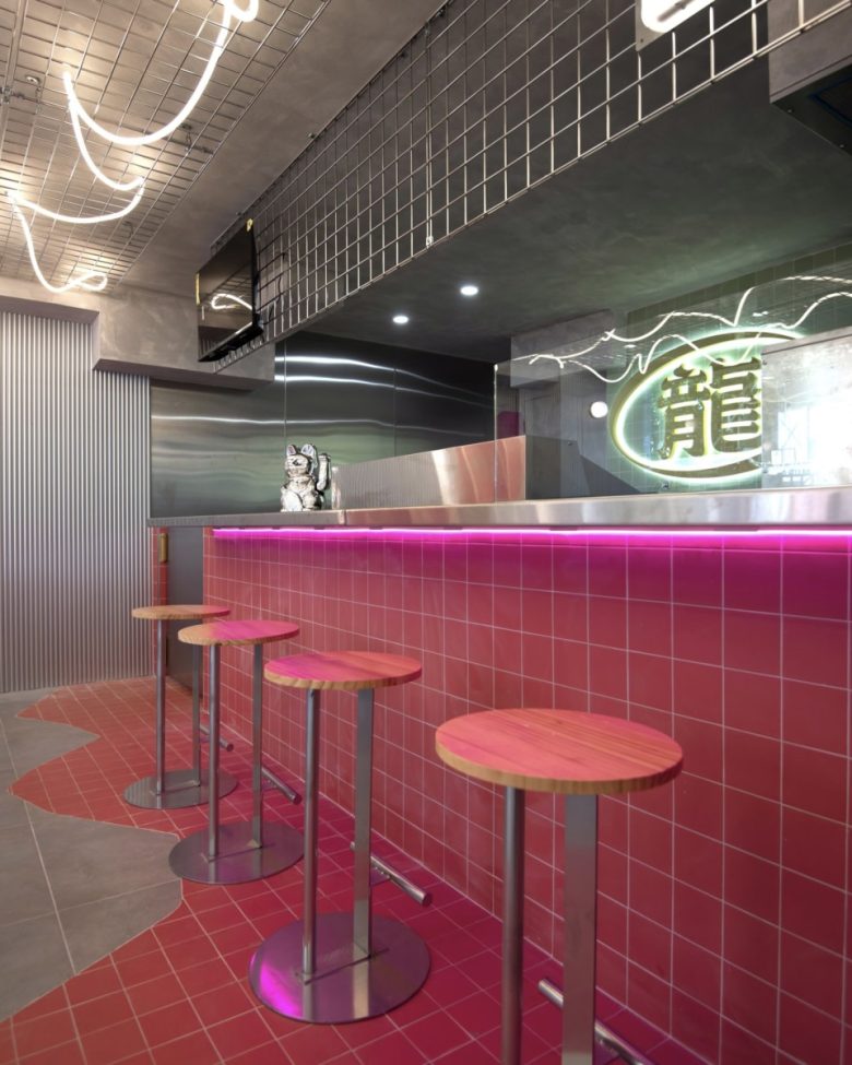 Интерьер лапшичной барная стойка Loong Noodles