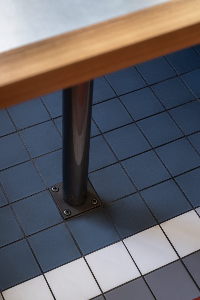 Красная туалетная комната NUNU Hamburger