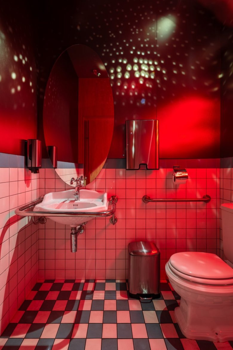 Красный санузел с подсветкой NUNU Hamburger