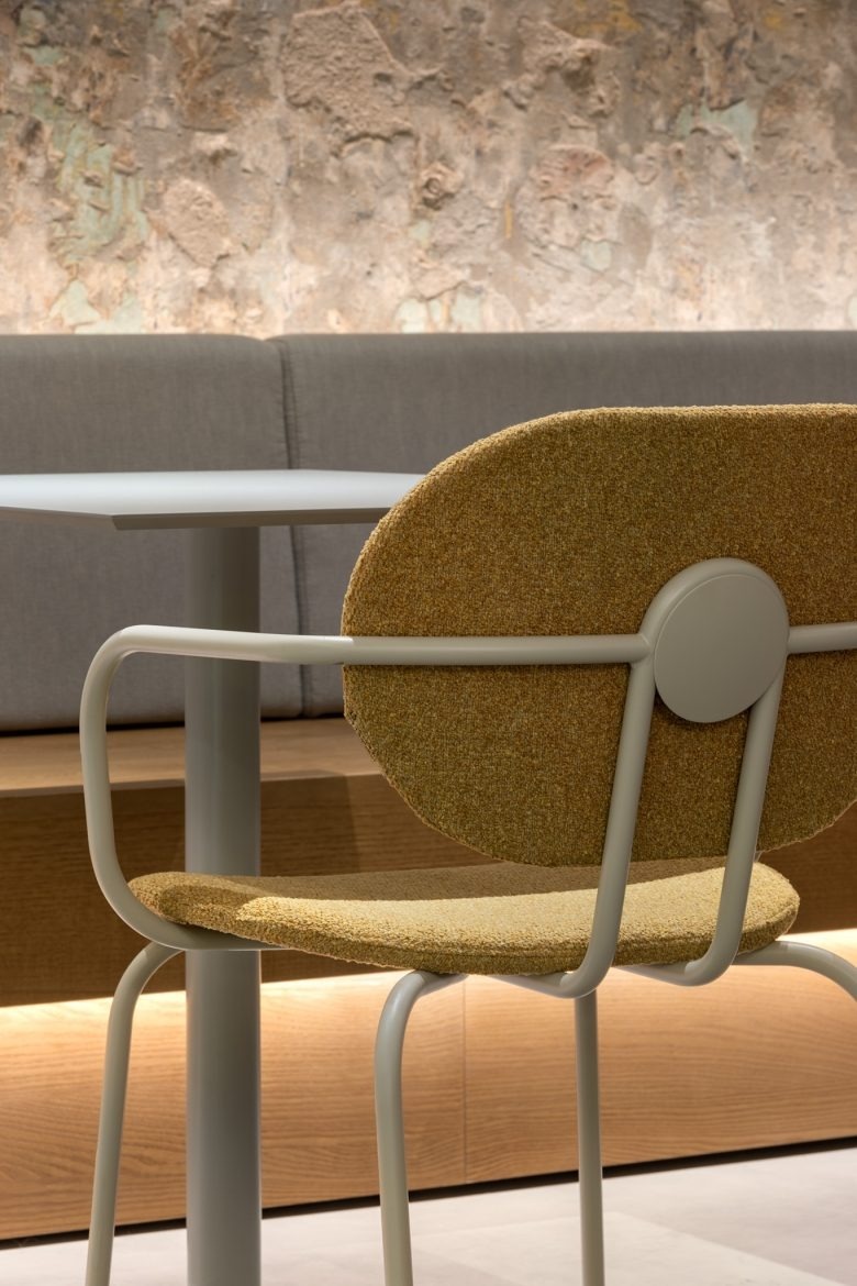 Крупный план стула и текстуры Māsa