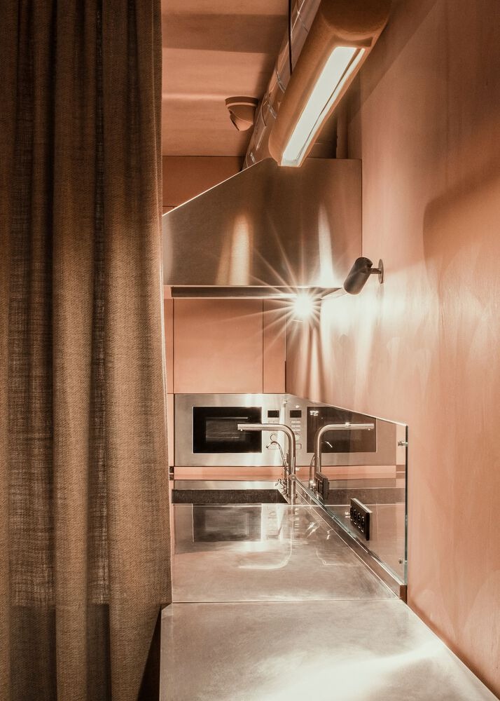 Кухонная зона с раковиной и оборудованием Kofan Coffee Shop