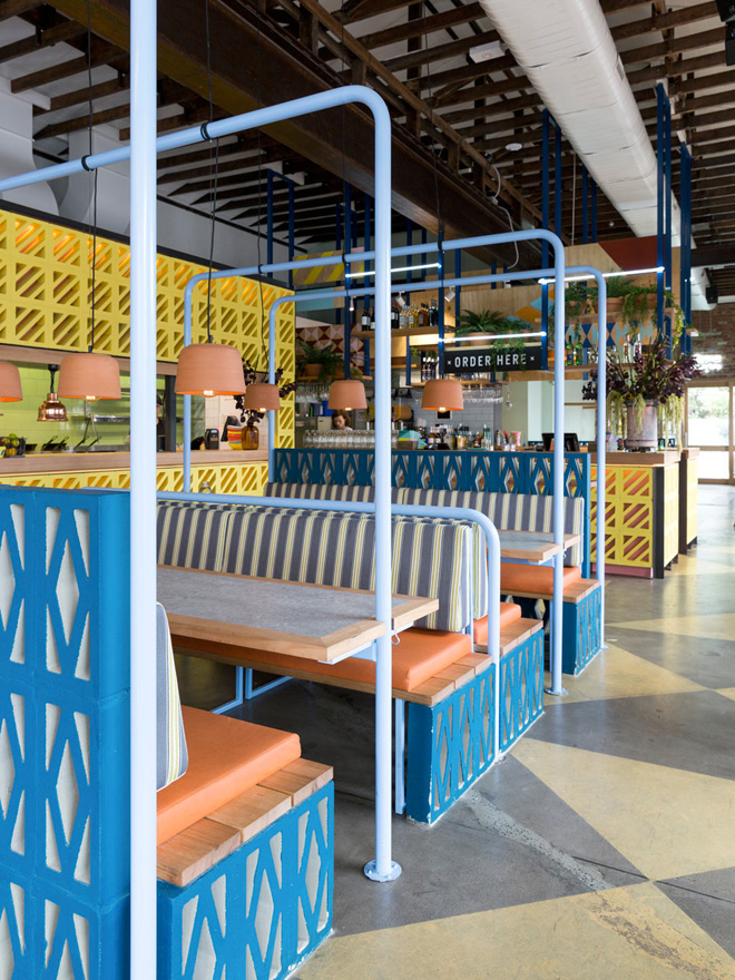 Модульная система скамьи и стола в мексиканском ресторане