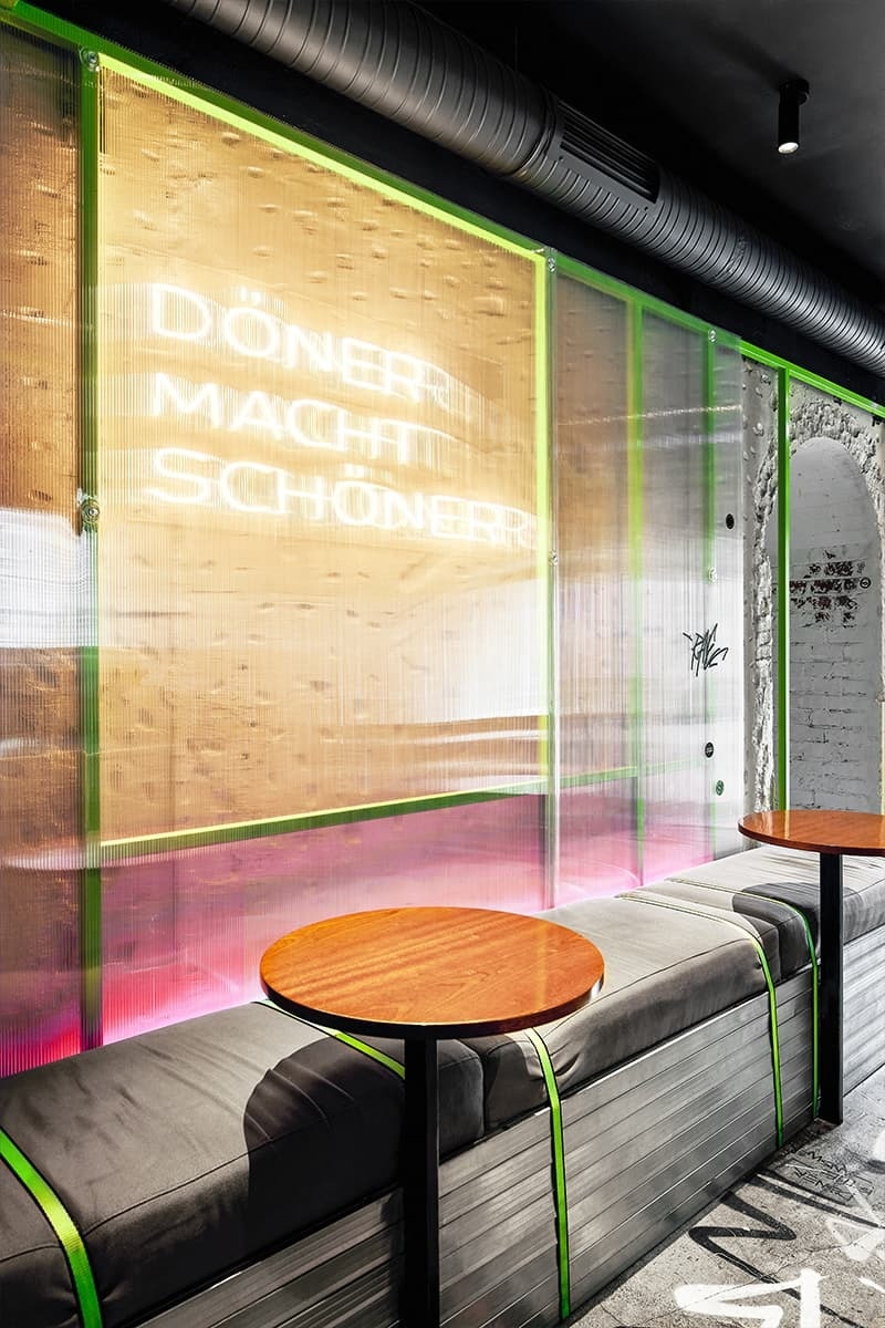 Мягкая зона кафе Technodöner