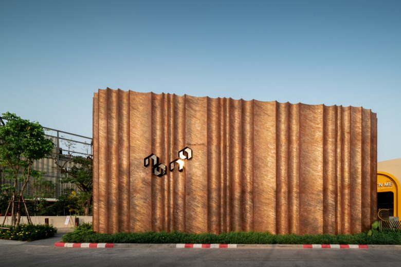 Nana Coffee Roasters — Экстерьер — фасад с логотипом