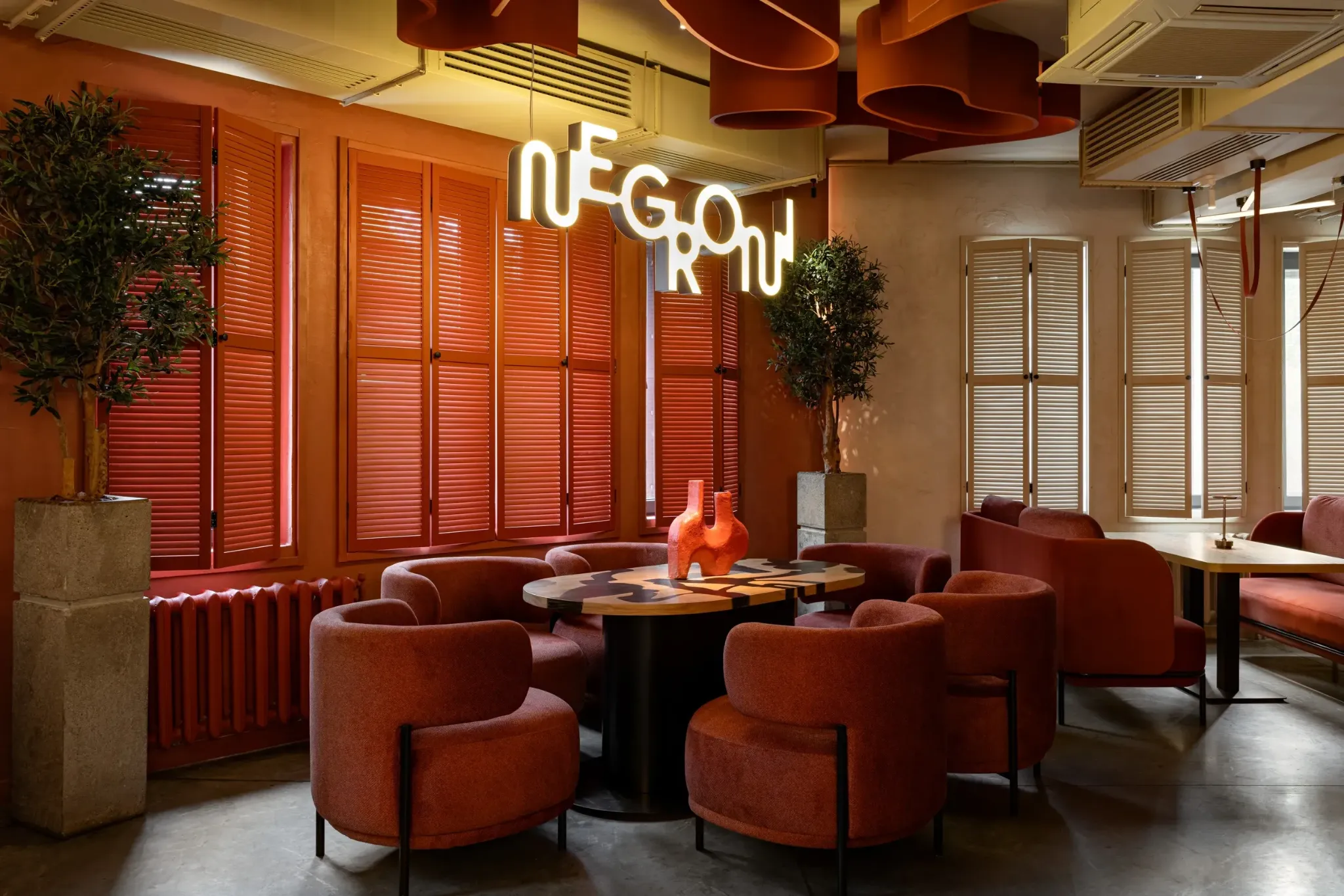 Negroni лаунж зона с круглым столом