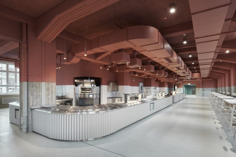 Общий вид кухни и линии раздачи Hans & Werner