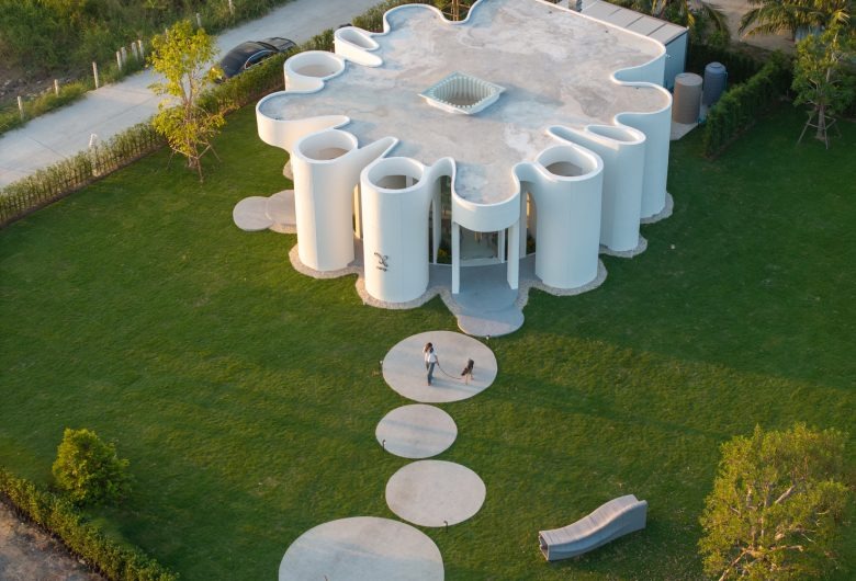 Общий вид с дорожкой Curvy Dining