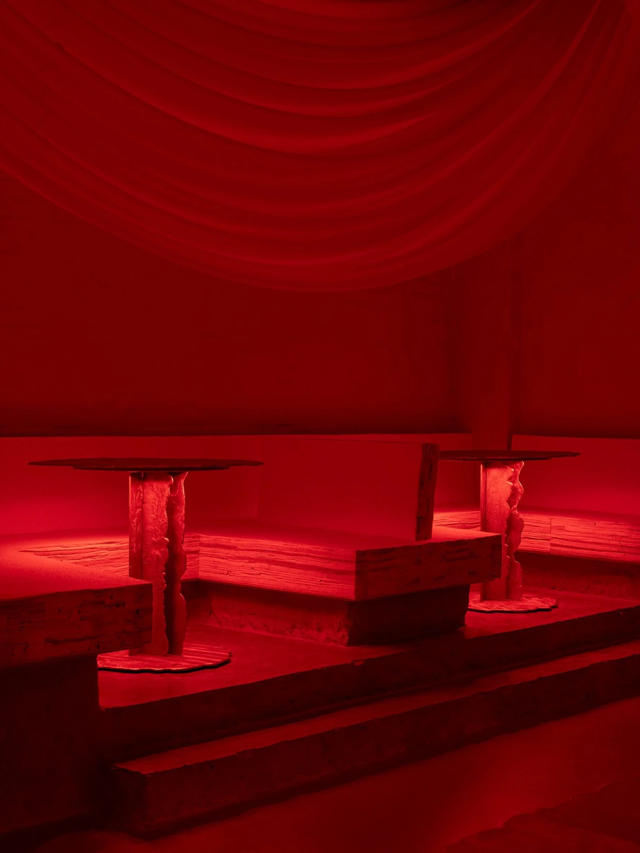 Onyx Restaurant Красная лаунж зона