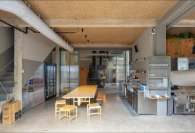 Открытая кухня и барная зона NESS restaurant