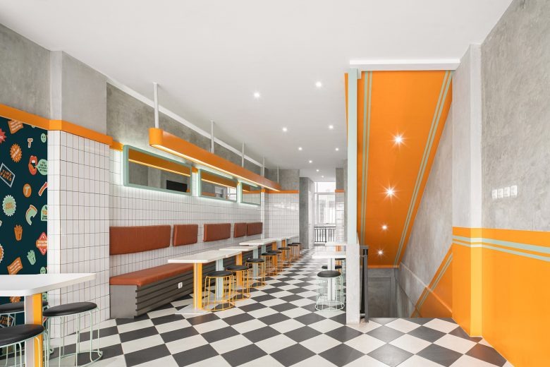 Открытая терраса кафе TATER TRADER