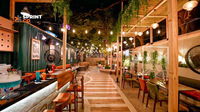 Открытая терраса вечером SprintCo’s Journey