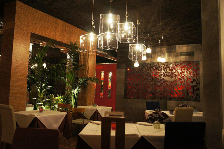 Подвесные светильники в ресторане PEPPERONI