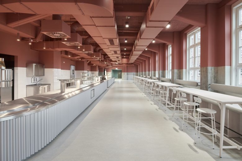 Перспектива вдоль кухни и барной стойки Hans & Werner