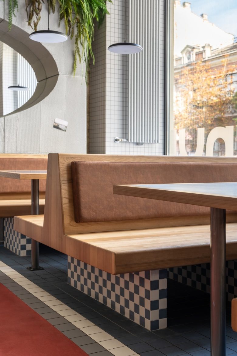 Посадка у окна NUNU Hamburger