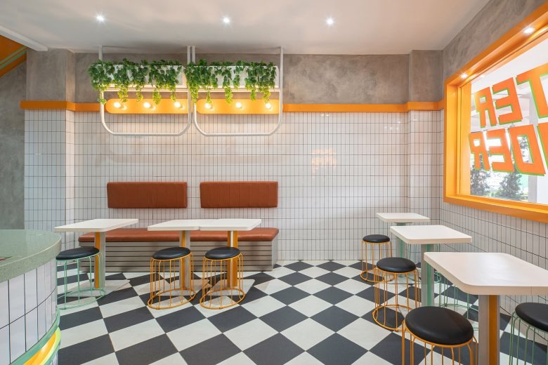 Посадочная зона кафе с плиточным полом TATER TRADER