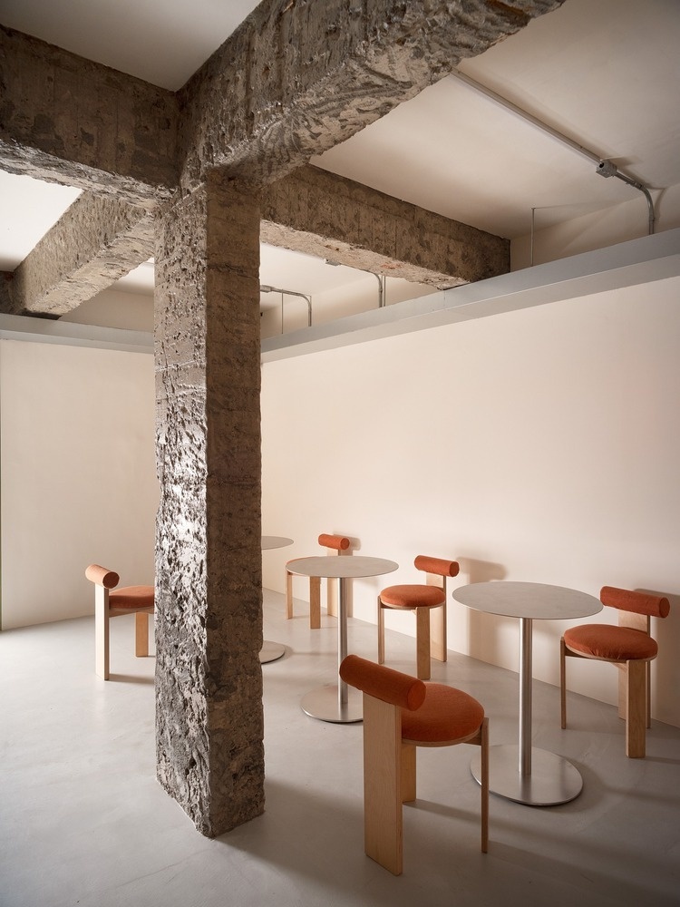 Посадочные места с круглыми столами Peckish Bakery