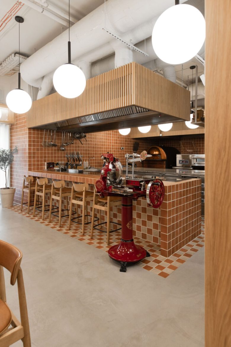 Профессиональное оборудование Pizza Academy Bidfood на кухонной зоне